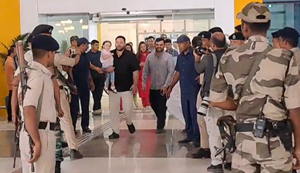 Tejaswi Yadav ki patni Rajshri pehli bar beta Iraj ko lekar Patna pahunchi... Dekhen PHOTO...