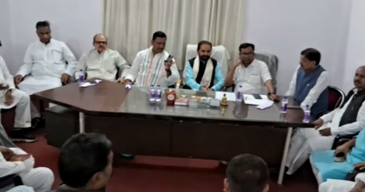 Congress is holding a big meeting, but 11 MLAs kept distance