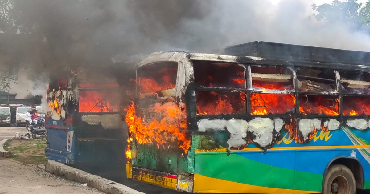 4 buses burnt together, fire engine arrived in a hurry