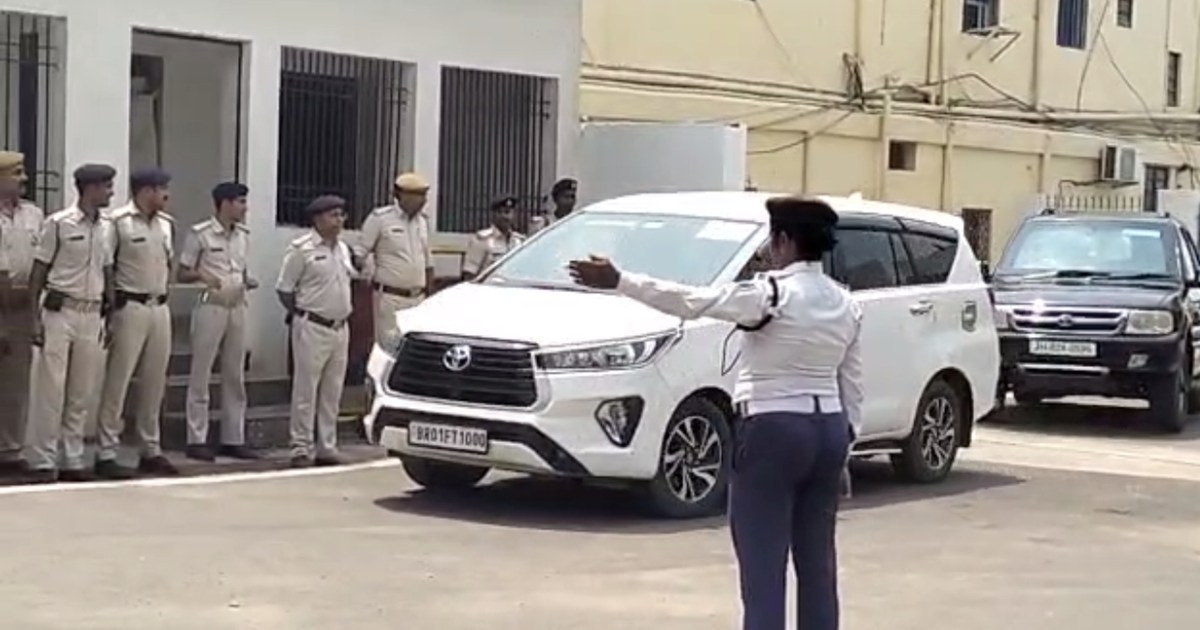 Opposition leaders start coming to Patna, Mehbooba Mufti arr