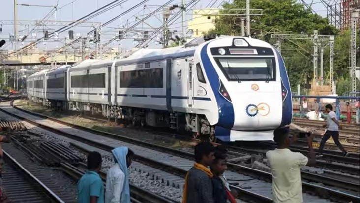 vande bharat express glass crack vande bharat express glass crack