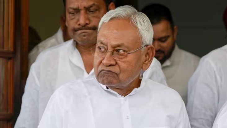CM Nitish is meeting JDU MLAs one by one, taking feedback CM Nitish is meeting JDU MLAs one by one, taking feedback