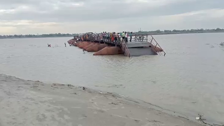 Pipa bridge was washed away 35 feet as soon as the monsoon e Pipa bridge was washed away 35 feet as soon as the monsoon e