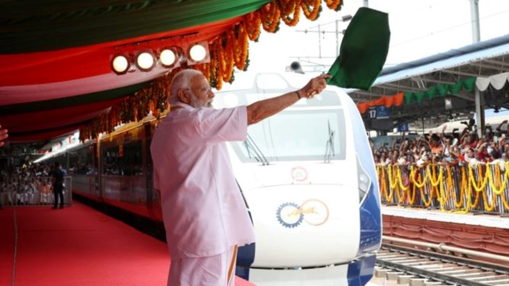 PM Modi will gift Vande Bharat train today, the journey will PM Modi will gift Vande Bharat train today, the journey will