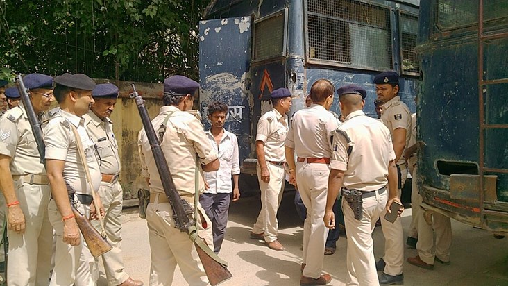 3 prisoners escaped by putting Zandu Balm in the eyes of the