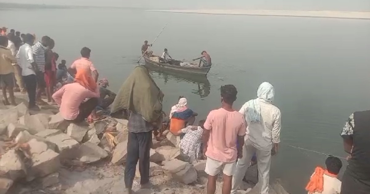 To escape from the heat, 3 youths took a dip in Ganga Maiya,