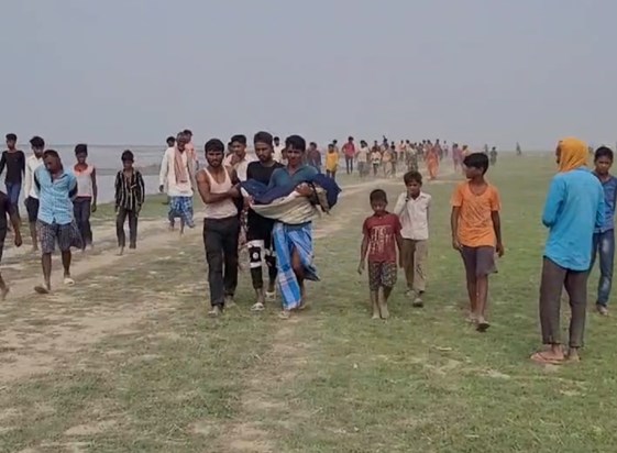 Two girls who had gone to cut grass in Bagaha died by drowni Two girls who had gone to cut grass in Bagaha died by drowni