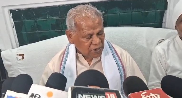 Jitan Ram Manjhi received a grand welcome in Gaya after beco Jitan Ram Manjhi received a grand welcome in Gaya after beco