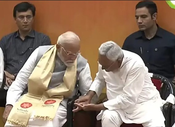 When CM Nitish Kumar started explaining to PM Modi by holdin When CM Nitish Kumar started explaining to PM Modi by holdin