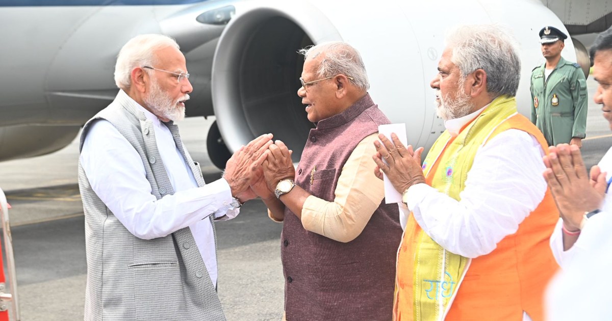 PM Modi was welcomed by ministers Jitan Ram Manjhi and Prem 