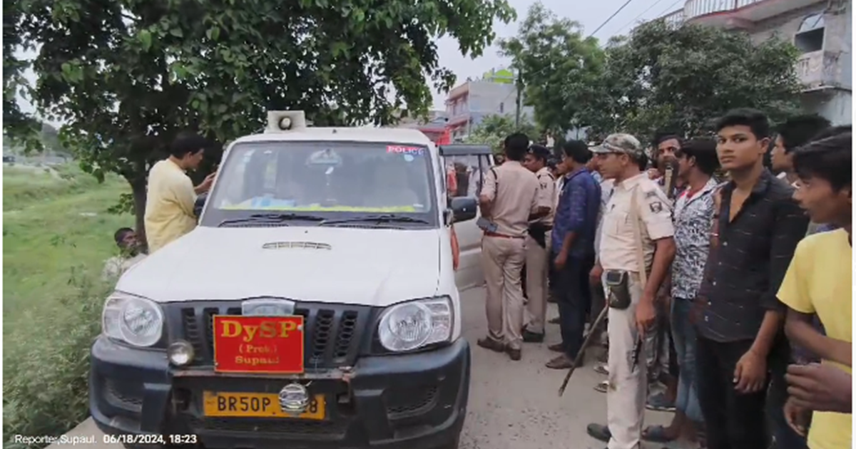 Sex racket busted, police arrested several young men and wom