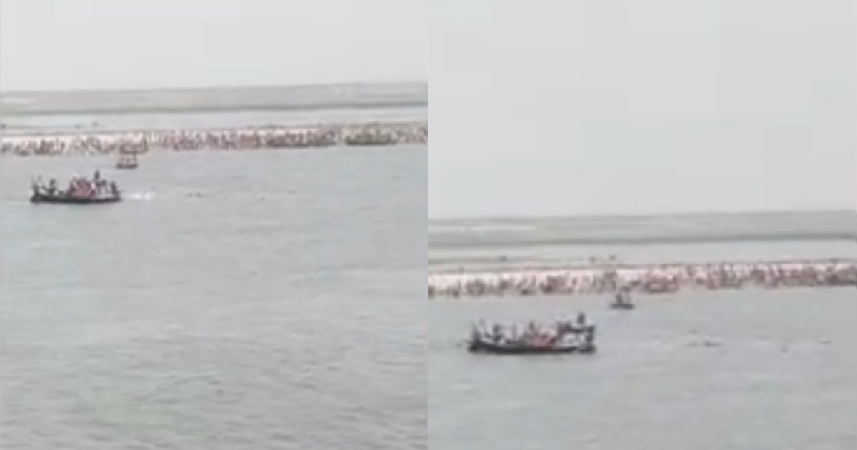 Breaking A boat full of passengers sank in the Ganga river n