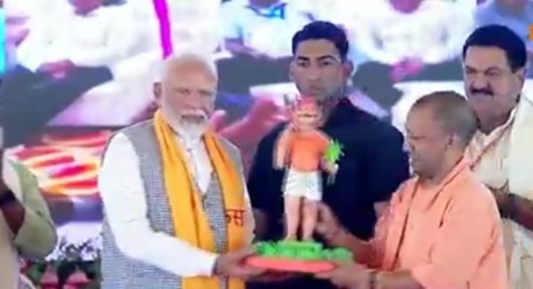 Narendra Modi reached Banaras for the first time after becom Narendra Modi reached Banaras for the first time after becom