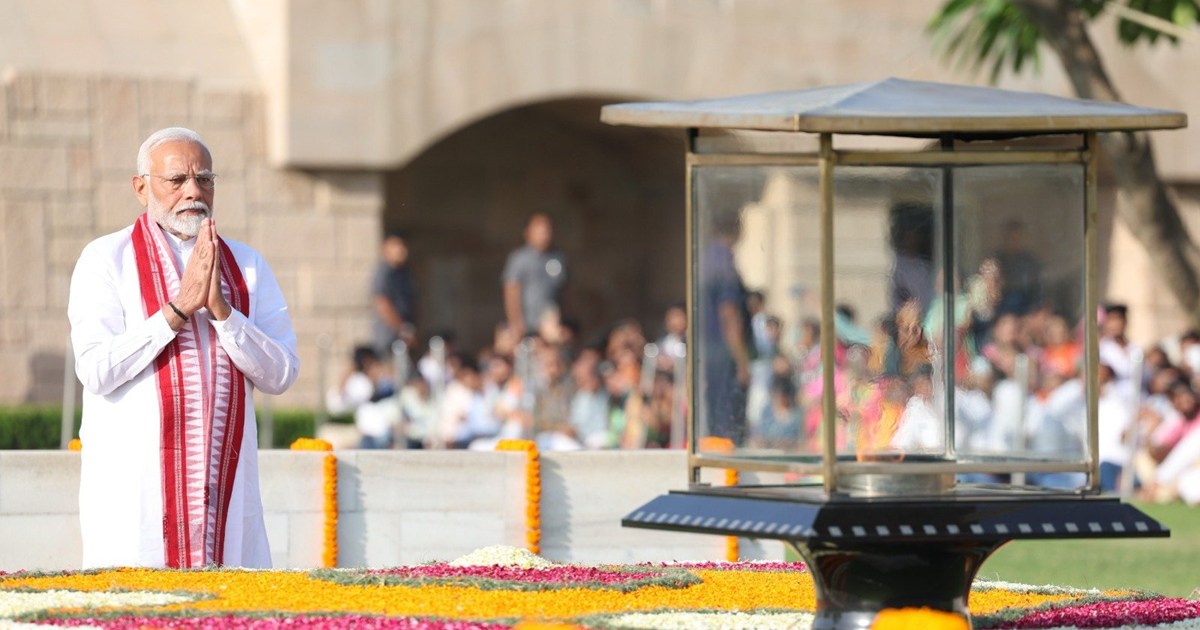 Before taking oath, PM Narendra Modi paid tribute to great m