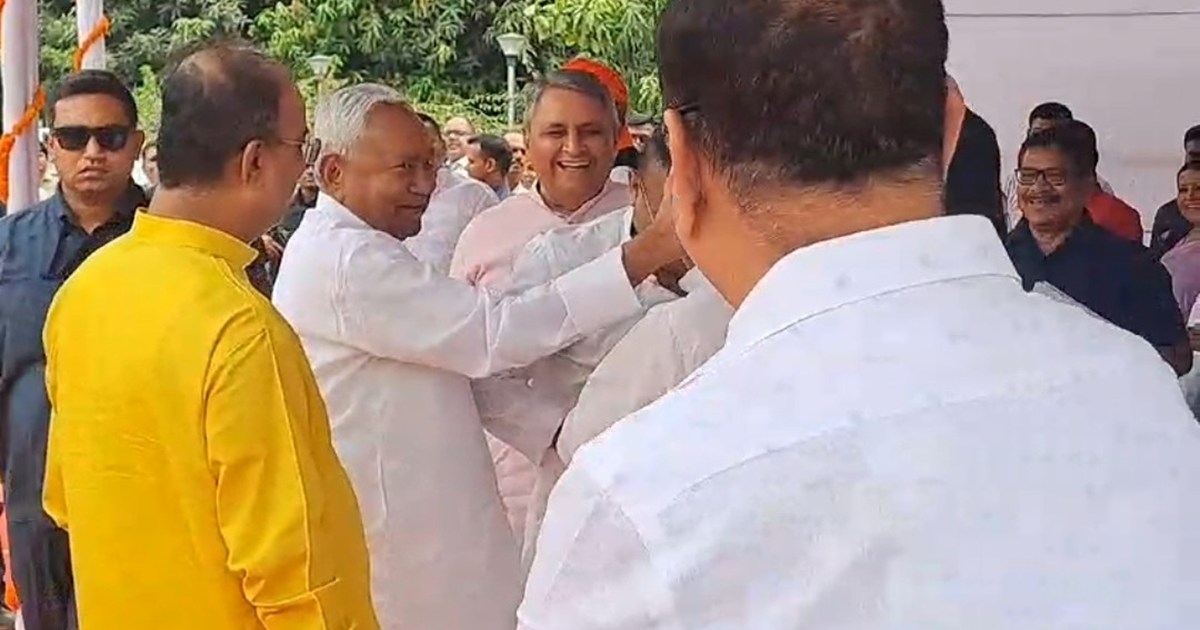 Cm nitish kumar huye romantik