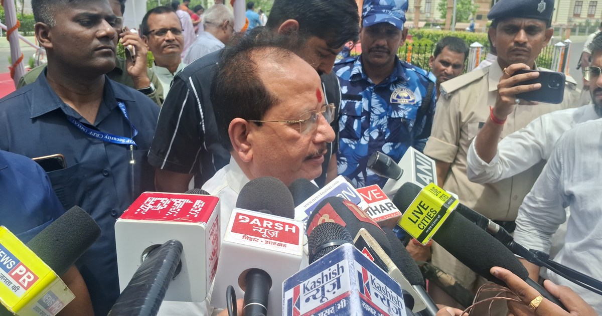 Mujffrpur kand pr dycm vijy singha ka byan