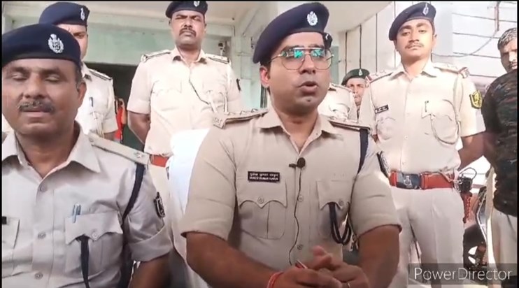 A huge amount of liquor recovered from a truck loaded with b A huge amount of liquor recovered from a truck loaded with b