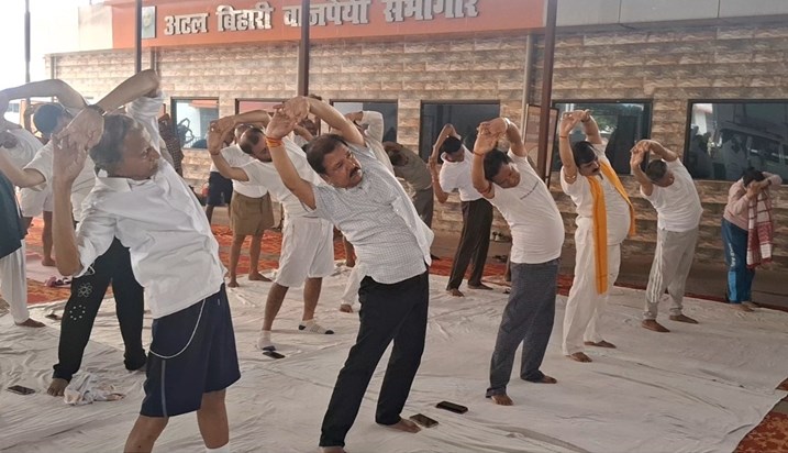 Antrastriu yog divs bjp karyaly me bhi mnaya gya Antrastriu yog divs bjp karyaly me bhi mnaya gya