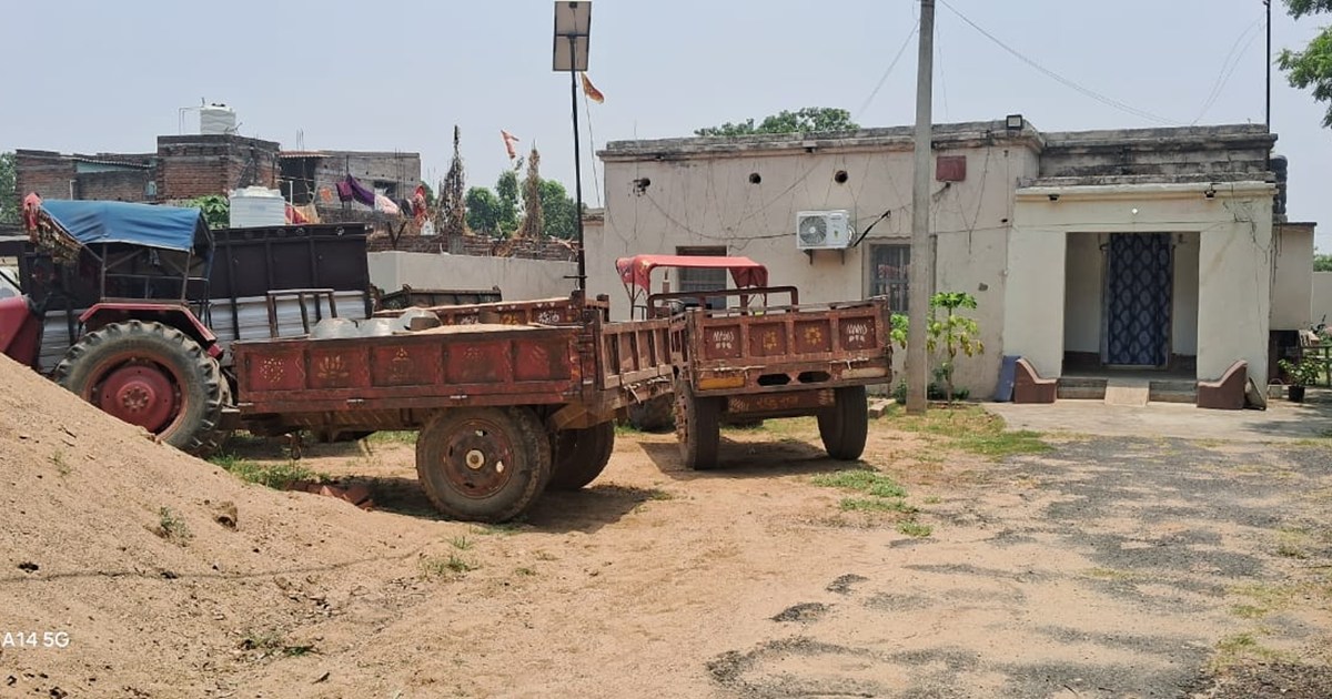 Police raid against illegal mining of sand in Jamui, several