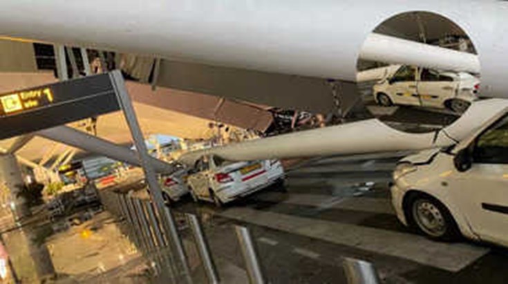 Major accident at Delhi airport, many flights cancelled Major accident at Delhi airport, many flights cancelled