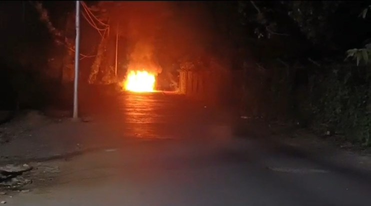 A moving car caught fire in Muzaffarpur, causing panic A moving car caught fire in Muzaffarpur, causing panic