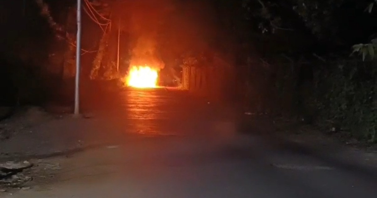 A moving car caught fire in Muzaffarpur, causing panic