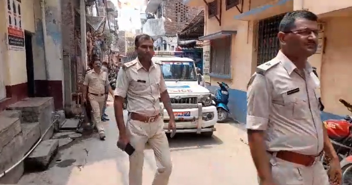 Heavy firing between two parties in public in Patna