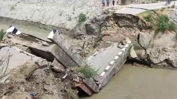 After Araria, a bridge collapsed in Siwan district
