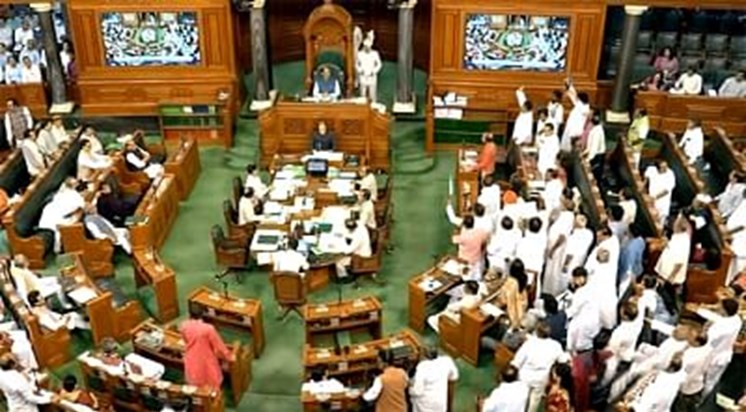 There was a huge uproar in the Lok Sabha on the NEET issue, There was a huge uproar in the Lok Sabha on the NEET issue,