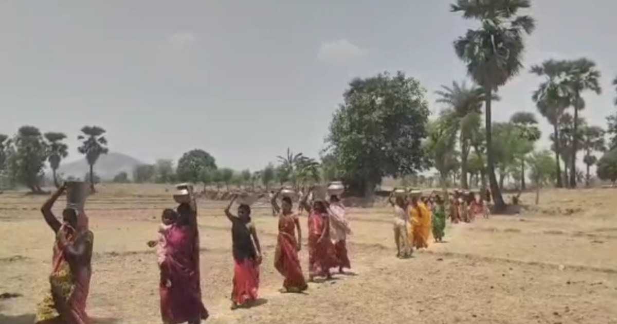 Women are desperate for water, know what trouble they are li