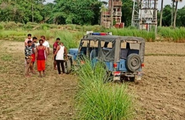 Thieves stole the police inspector's jeep from the police st Thieves stole the police inspector's jeep from the police st