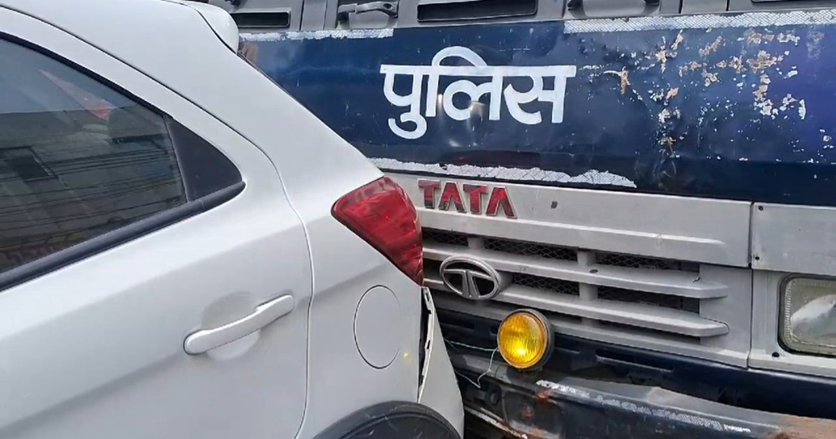 Amazing bullying: Police van hit the car twice, DSP said - i