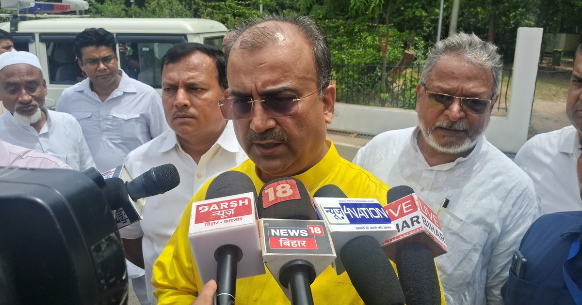 Svasthy mntri mangl Pandey ka byan grmi or lu ko lekr ho rhi