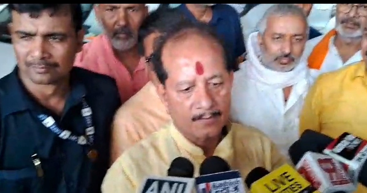 Dycm vijy singha ka tejasvi pr hmla