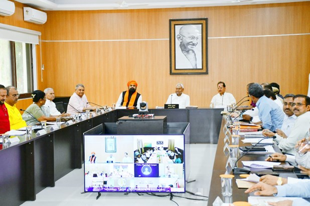 In view of the harsh weather, CM Nitish held a meeting to pr In view of the harsh weather, CM Nitish held a meeting to pr