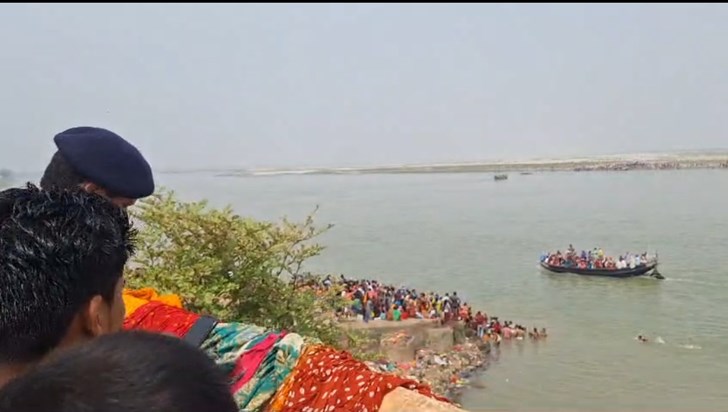 Patna me naav hadsa