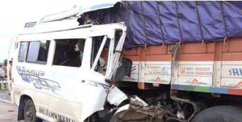 13 tourists died in bus-truck collision 13 tourists died in bus-truck collision
