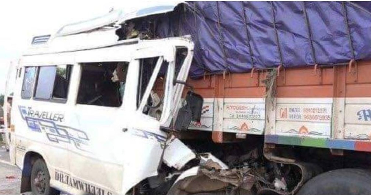 13 tourists died in bus-truck collision