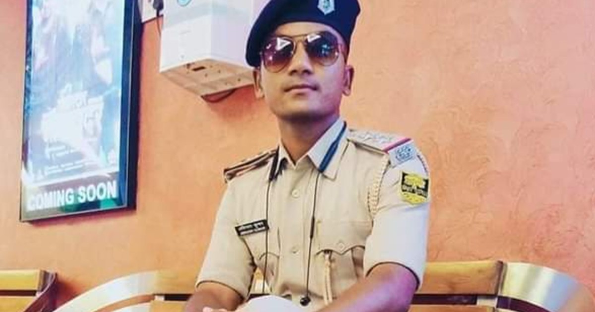 The power of police uniform, 3 PSIs beat up an elderly ASI o