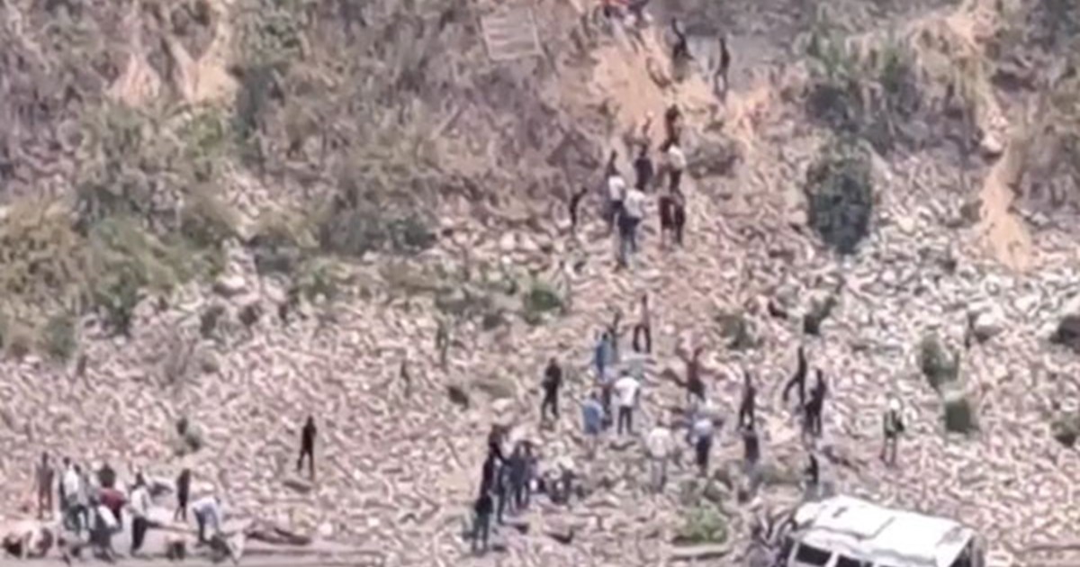 BREAKING: A van full of tourists fell into a river, 10 died 