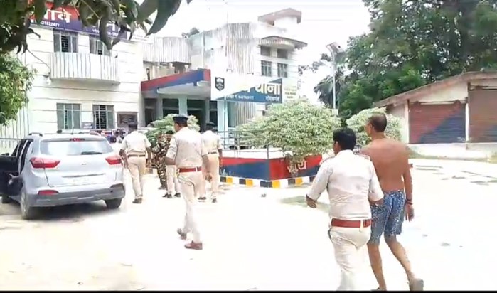 Attack on police team which went to raid in Gopalganj Attack on police team which went to raid in Gopalganj