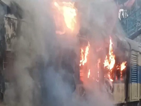 BREAKING: Fire breaks out in EMU train full of passengers BREAKING: Fire breaks out in EMU train full of passengers