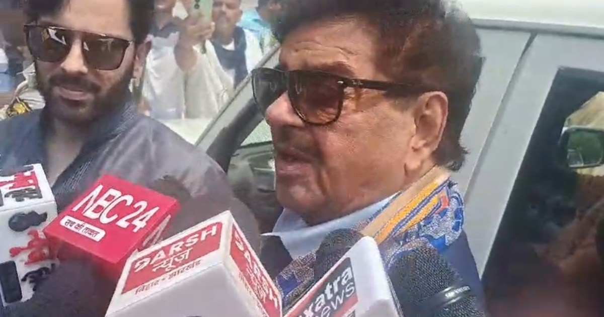 Bihari Babu attacks PM Modi, he is not doing meditation but 