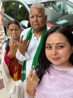 Lalu-Rabri cast their vote Lalu-Rabri cast their vote