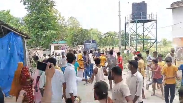 Villagers create ruckus after death in custody, surround pol Villagers create ruckus after death in custody, surround pol