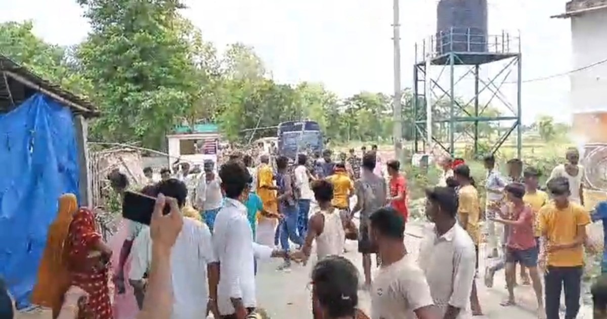 Villagers create ruckus after death in custody, surround pol