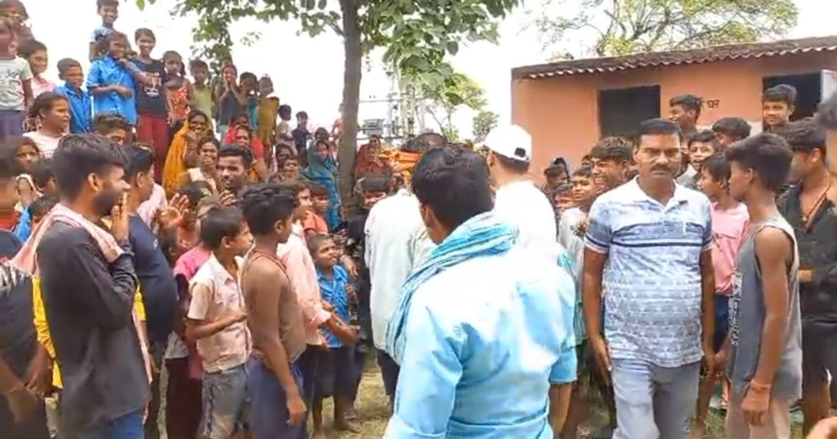 Villagers held the MDM in-charge hostage in the school for h