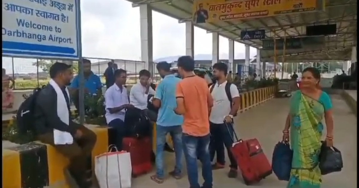 Passengers created ruckus at Darbhanga airport due to delay 