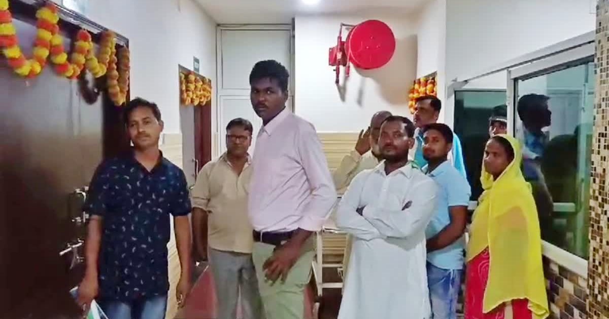 The groom's friend who came to the wedding procession was sh