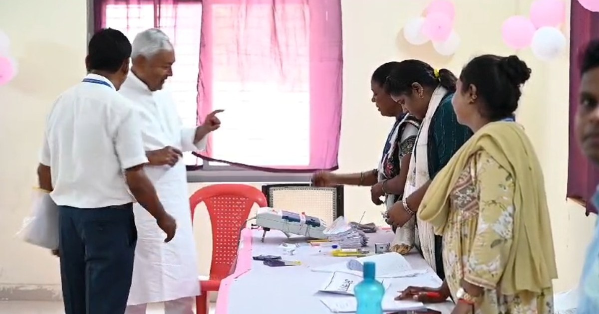 Cm nitish ne apna mtadan kiya